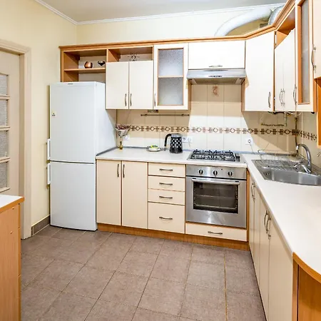 Just Another Comfy On The Main Squere. 2 Bedrooms, Own Heating, Ac Apartmán